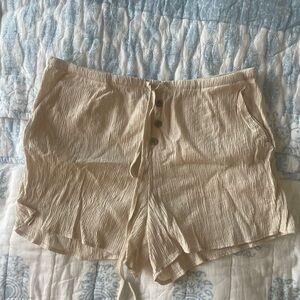 Zara Women's Cream Button-Up Shorts